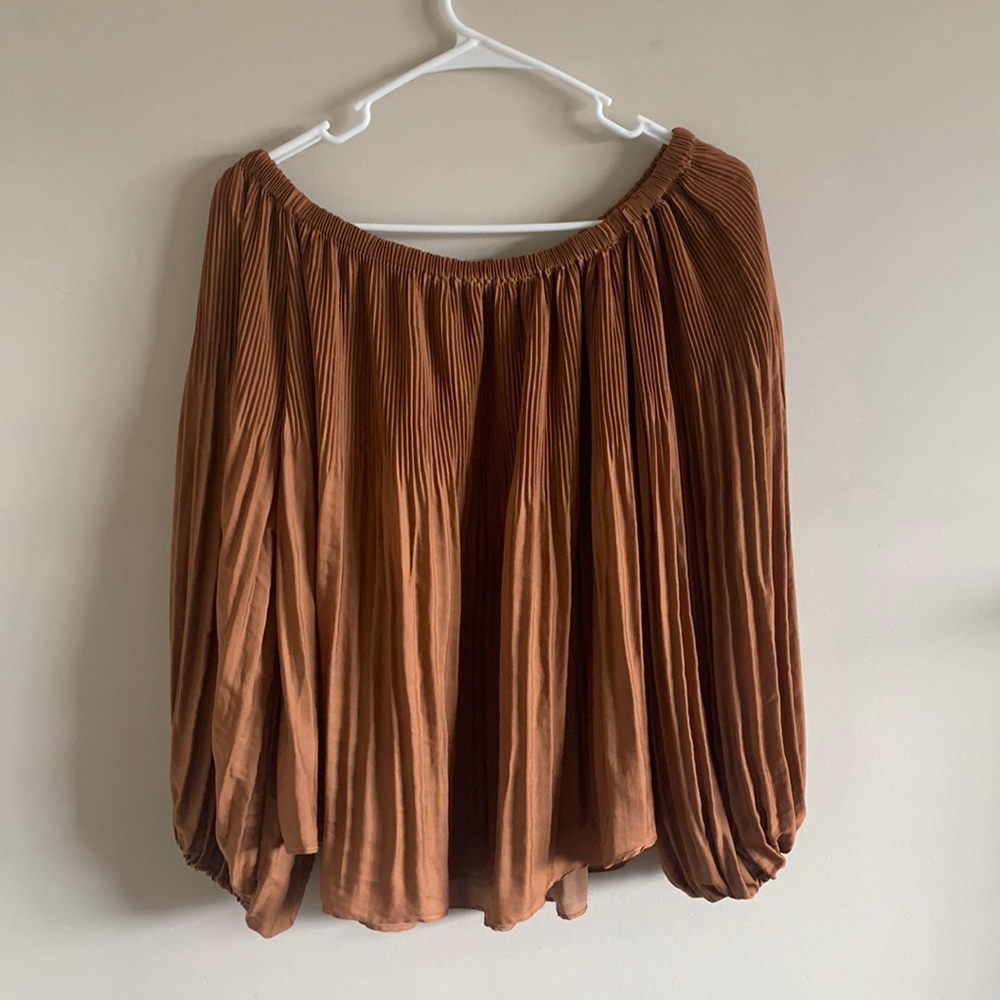 SOLD ELSEWHERE! No longer available! Wishlist Apparel top size small